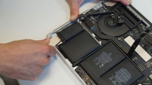 macbook pro batarya değişimi
