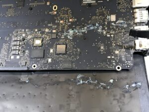 macbook sıvı teması oldu