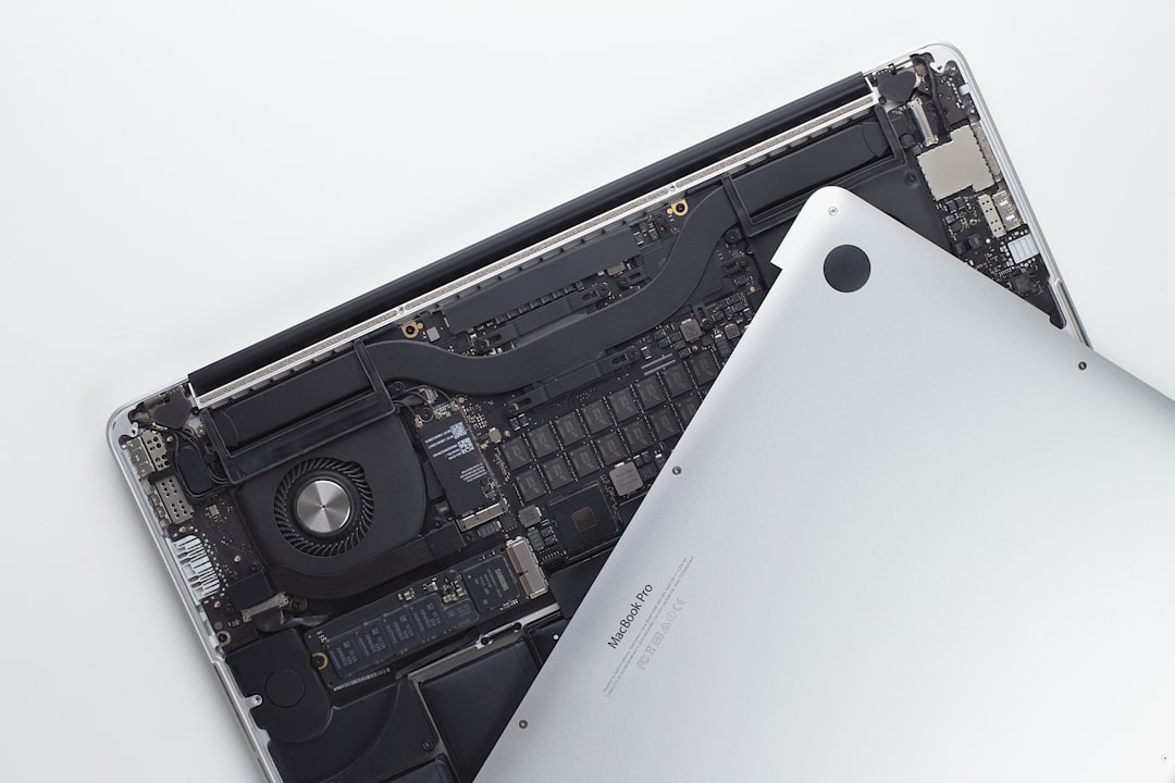 MacBook Pro Sıvı Teması Onarımı: Pirinç Mucizesine İnananlar Kulübü